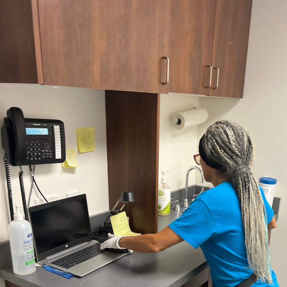 74 cleaning lady near me, decluttering services, office cleaning service