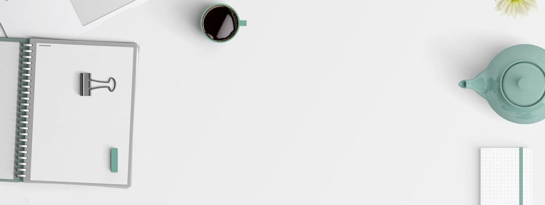 organized-office-desk cleaning office desk