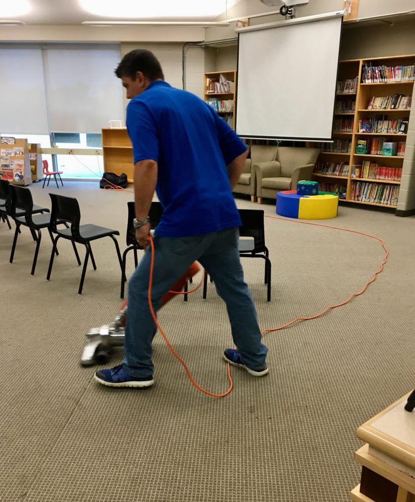 professional-cleaner-working-at-office-vacuuming-f-2022-07-04-22-40-29-utc cleaners london, toronto west